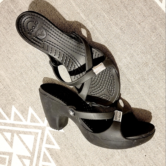 Crocs Chunky Criss-cross Heel - Picture 11 of 12